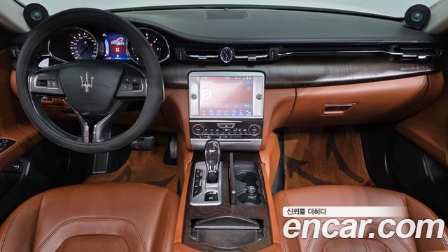Maserati Quattroporte — interior