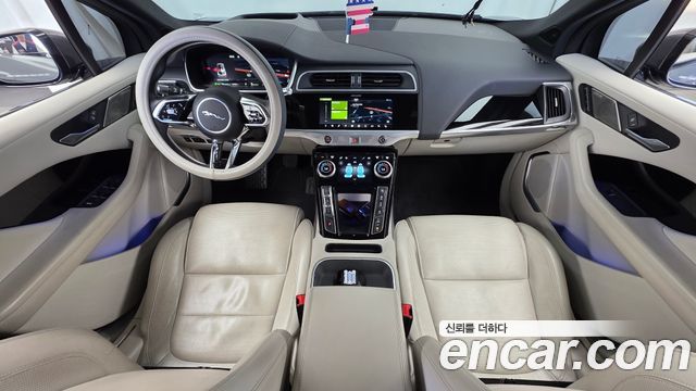 Jaguar I-Pace — interior