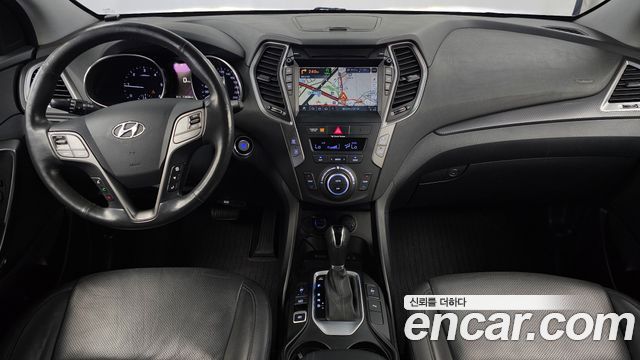Hyundai Santa Fe — interior