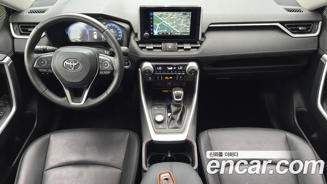 Toyota RAV4 — interior
