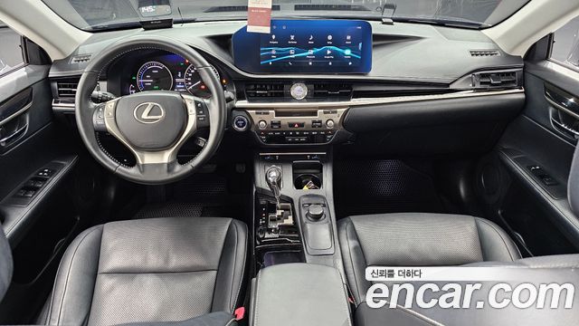 Lexus ES — interior