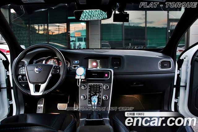 Volvo S60 — interior
