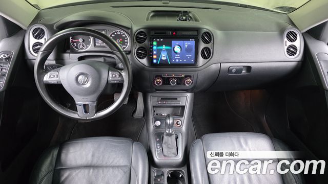 Volkswagen Tiguan — interior