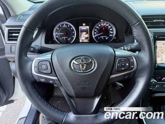 Toyota Camry — interior