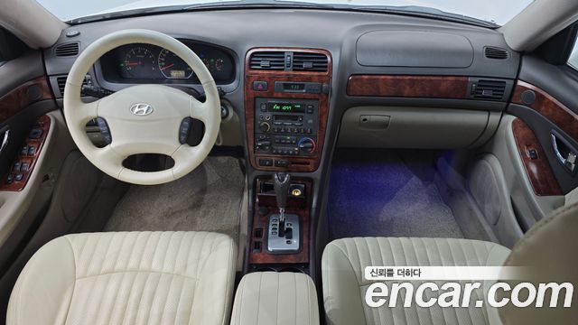 Hyundai Grandeur — interior