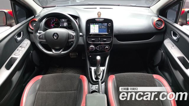 Renault Korea Clio — interior
