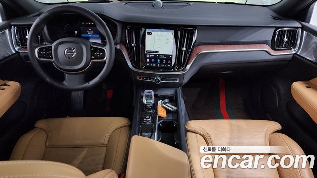 Volvo V60 — interior