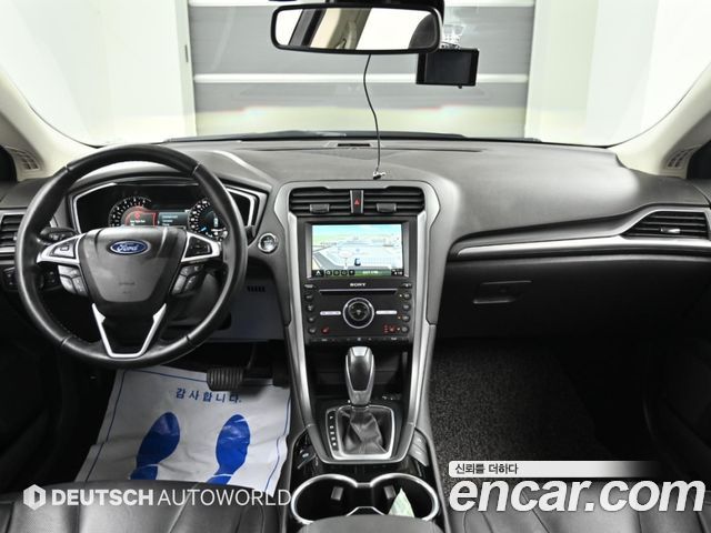 Ford Mondeo — interior