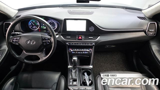 Hyundai Grandeur — interior