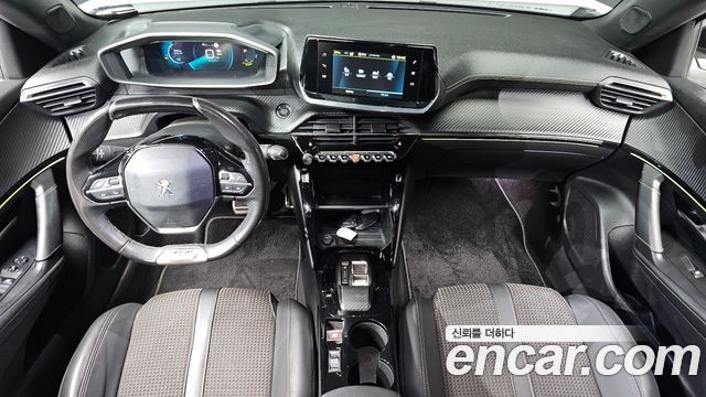 Peugeot 2008 — interior
