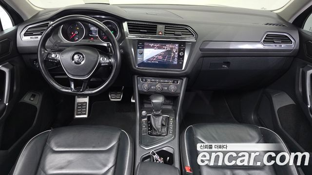 Volkswagen Tiguan — interior