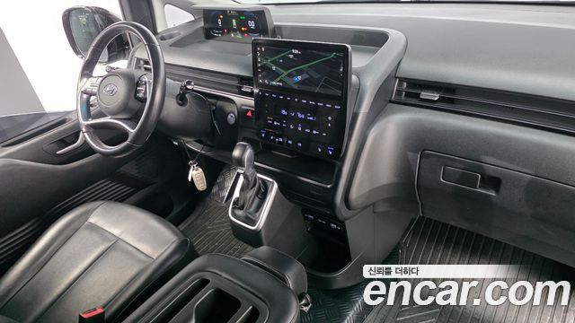 Hyundai Staria — interior