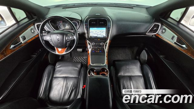 Lincoln MKX — interior