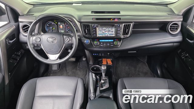 Toyota RAV4 — interior