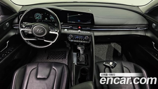 Hyundai Avante — interior