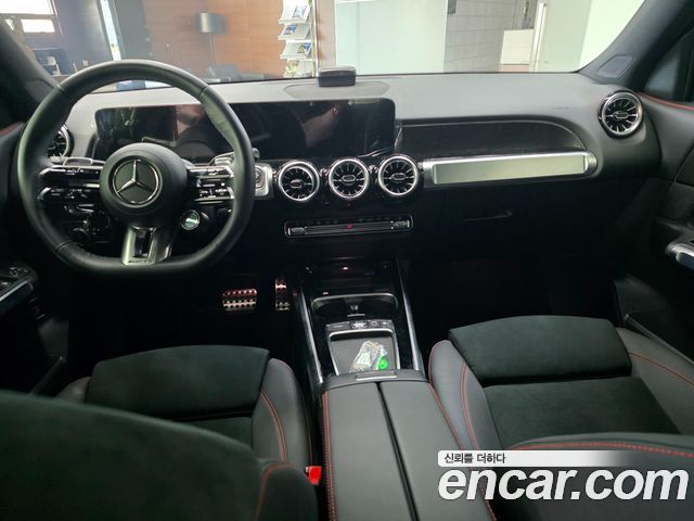 Mercedes-Benz GLB-Class — interior