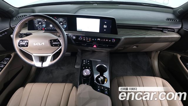 Kia K8 — interior