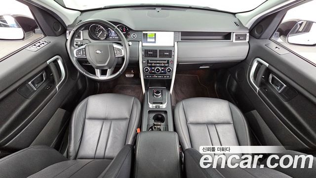 Land Rover Discovery Sport — interior