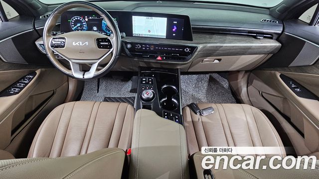 Kia K8 — interior