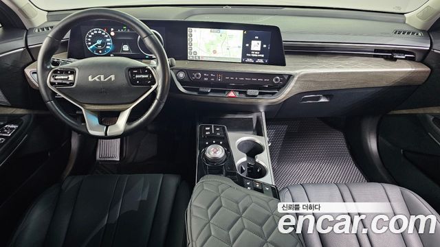 Kia K8 — interior