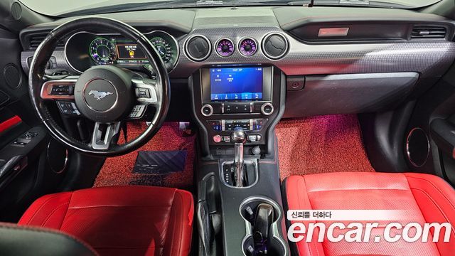 Ford Mustang — interior
