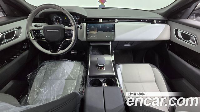 Land Rover Range Rover Velar — interior