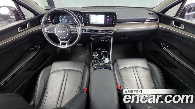 Kia K5 — interior