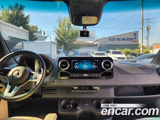 Mercedes-Benz Sprinter — interior