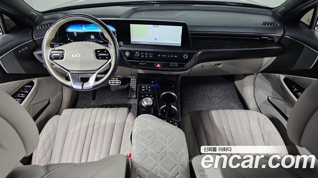 Kia K8 — interior