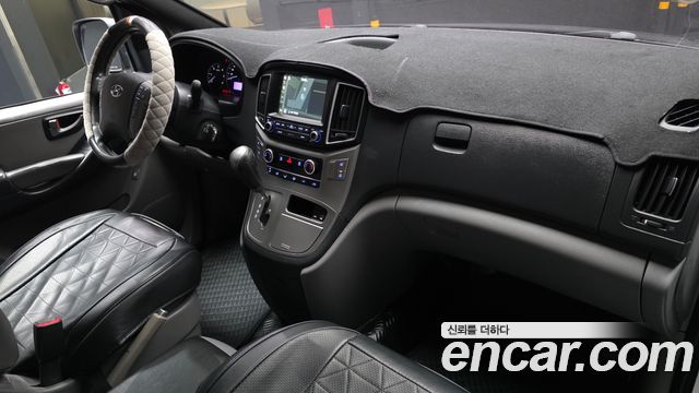 Hyundai Starex — interior