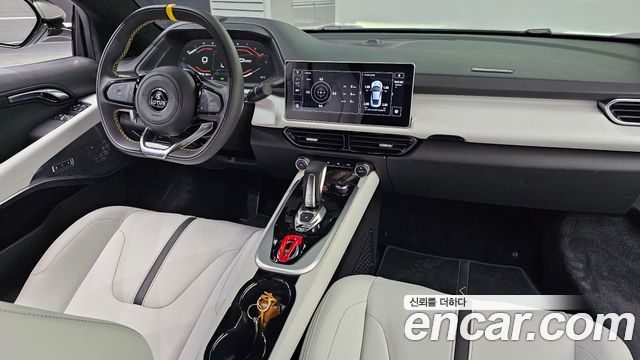 Lotus Emira — interior