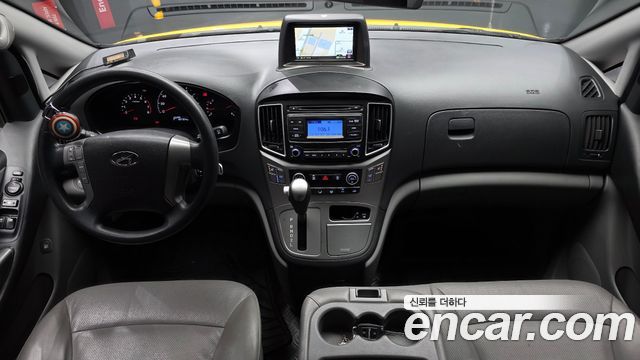 Hyundai Starex — interior
