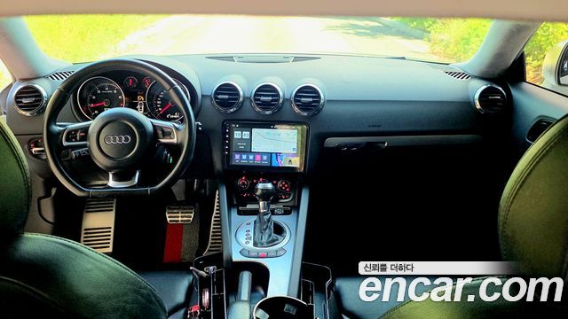 Audi TT — interior