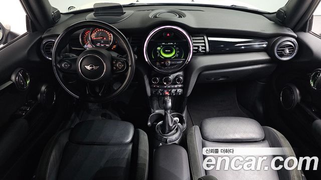 MINI Cooper Convertible — interior