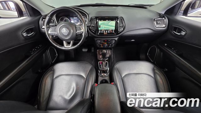 Jeep Compass — interior
