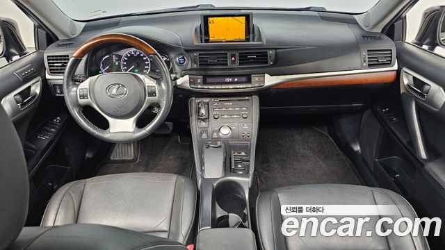 Lexus CT200h — interior