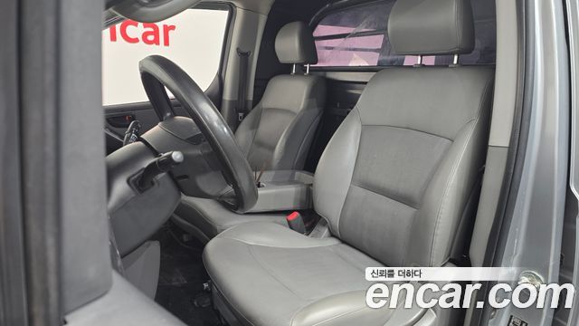 Hyundai Starex — interior