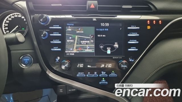 Toyota Camry — interior