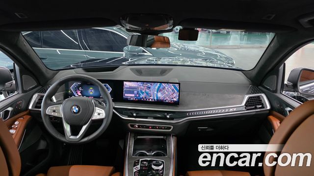 BMW X7 — interior