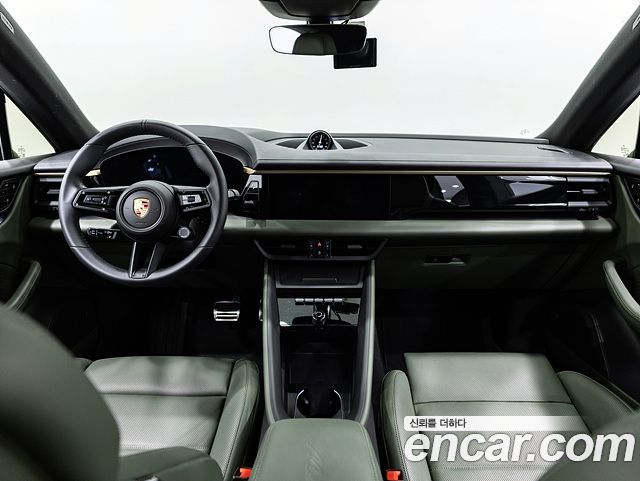Porsche Macan — interior