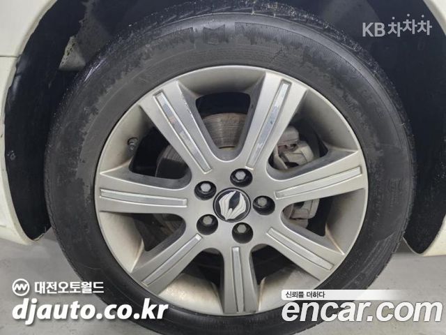 KG Mobility Chairman — interior