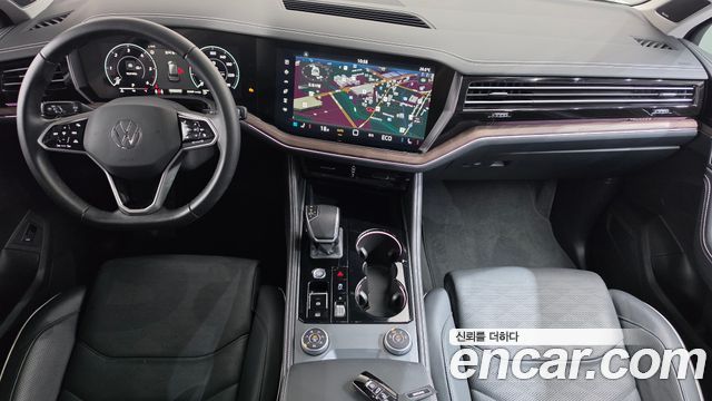 Volkswagen Touareg — interior