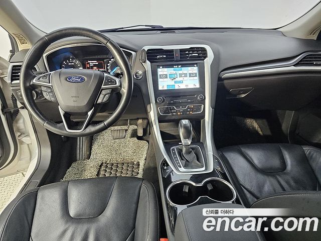 Ford Mondeo — interior