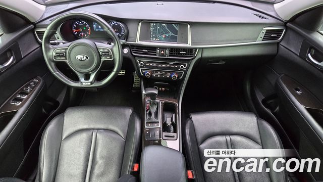 Kia K5 — interior