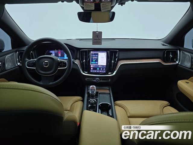 Volvo V60 — interior