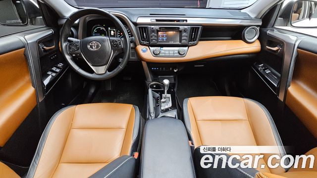 Toyota RAV4 — interior