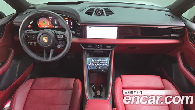 Porsche Macan — interior