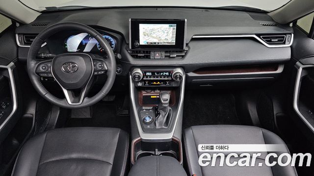 Toyota RAV4 — interior