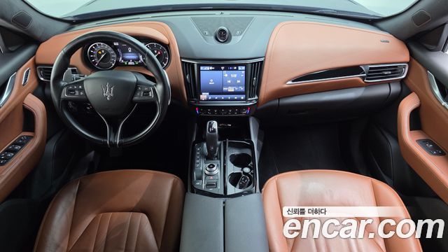 Maserati Levante — interior