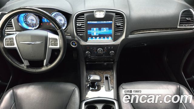 Chrysler 300C — interior